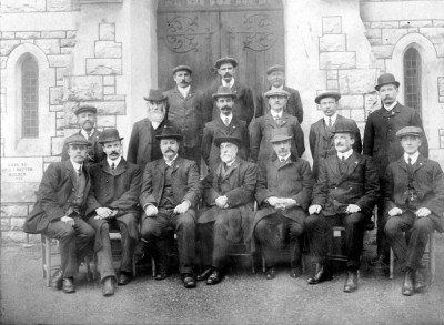1908-1909c-Brackenbury-Brotherhood-Orchestra-see-names-400x293