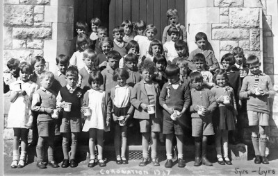 1937-Coronation-Children-5-6-yrs-Mugs-Brackenbury-Church-25p-400x254